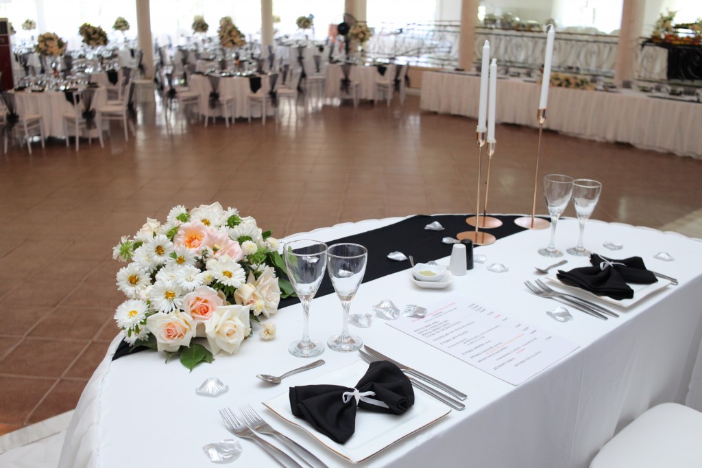 Décoration-salle-mariage-Toavina-Mbola-espace-Colonnades (6)