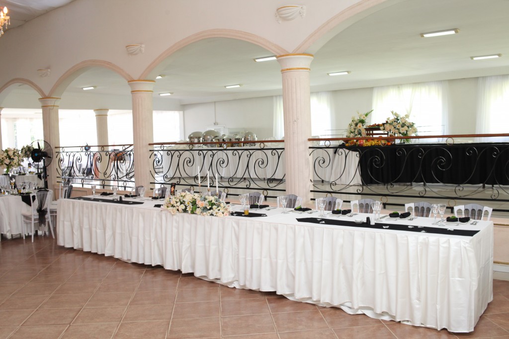 Décoration-salle-mariage-Toavina-Mbola-espace-Colonnades (9)