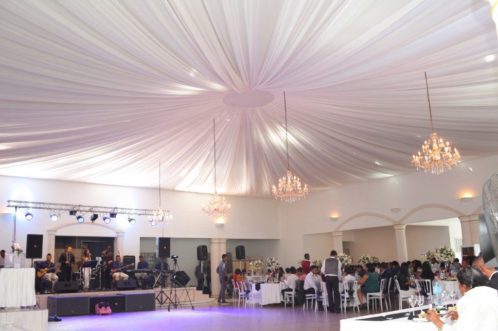 Ambiance-salle-mariage-Colonnades-Antananarivo-Toavina&Mbola