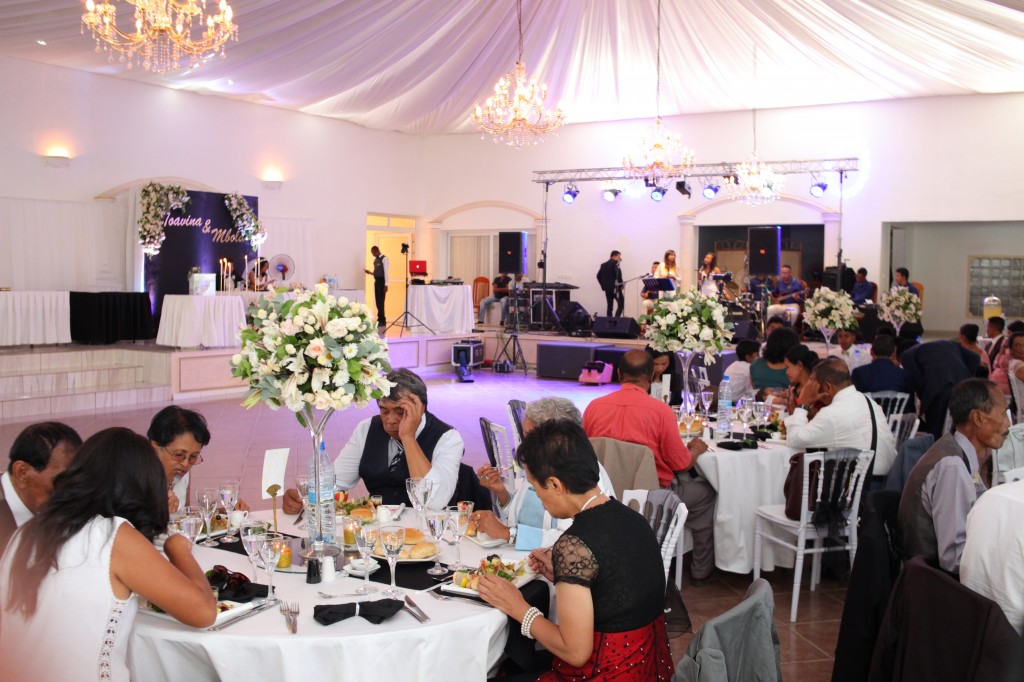 Formule-grand-buffet-salle-réception-mariage-Toavina-Mbola-espace-Colonnades (10)