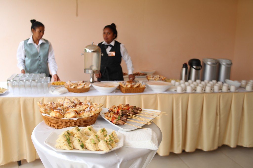 Pause-café-vodiondry-petite-salle-Colonnades-mariage-Aina&Anja (2)