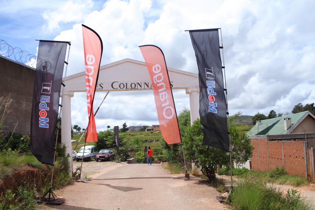 Remise de prix FSAM-Fédération-Sport-Automibile-2019-2020-salle-réception-Colonnades-Antananarivo-Madagascar (1)