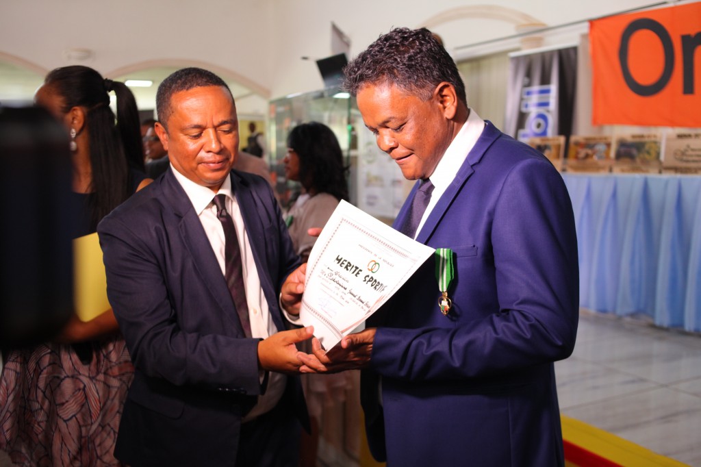Remise de prix FSAM-Fédération-Sport-Automibile-2019-2020-salle-réception-Colonnades-Antananarivo-Madagascar (32)