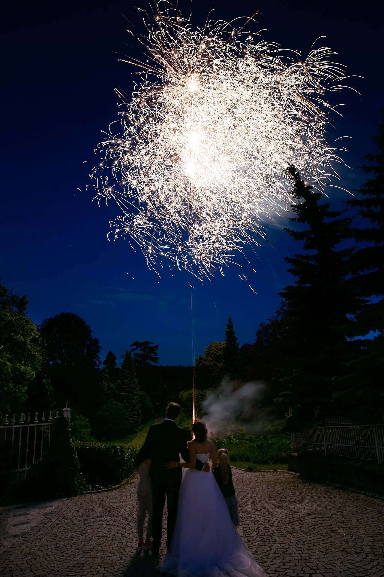 Un feu d'artifice pour votre mariage? » Espace Les Colonnades - Salle de  réception - Salle de mariage - Domaine - Antananarivo