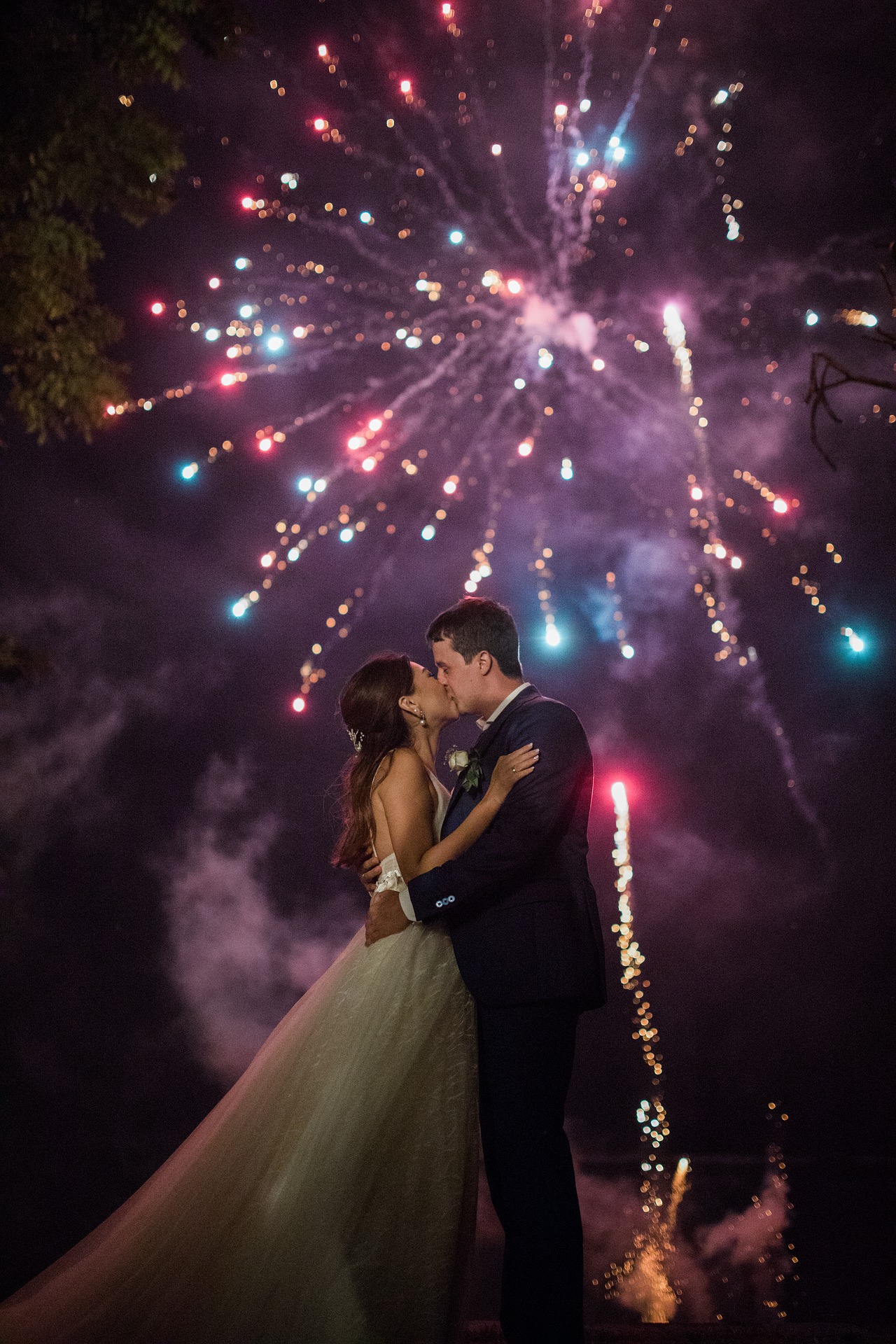 Un feu d'artifice pour votre mariage? » Espace Les Colonnades - Salle de  réception - Salle de mariage - Domaine - Antananarivo