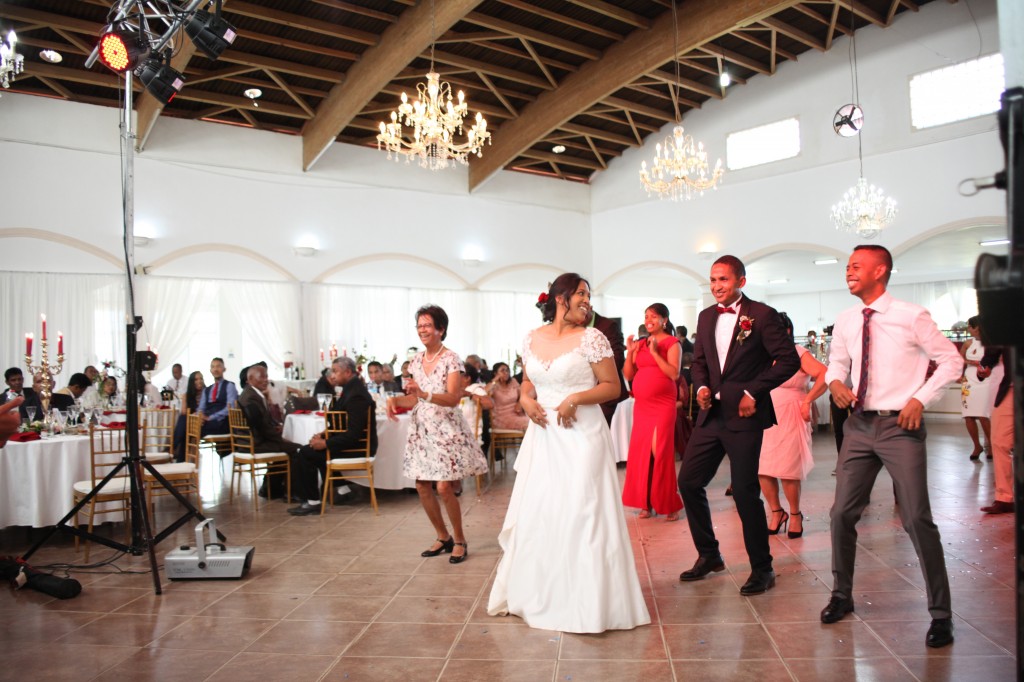 Ambiance-salle-mariage-Antananarivo-Colonnades-Tojo-Irina (17)