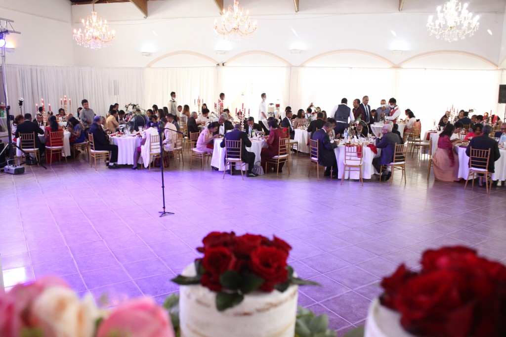 Ambiance-salle-mariage-Antananarivo-Colonnades-Tojo-Irina (2)