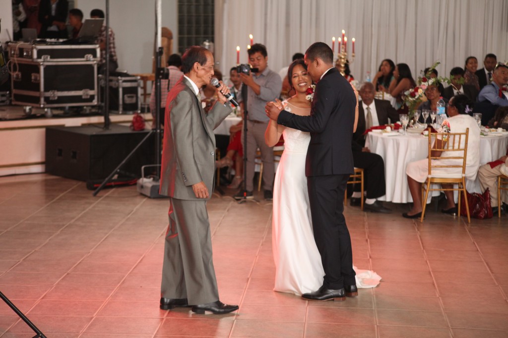 Ambiance-salle-mariage-Antananarivo-Colonnades-Tojo-Irina (6)