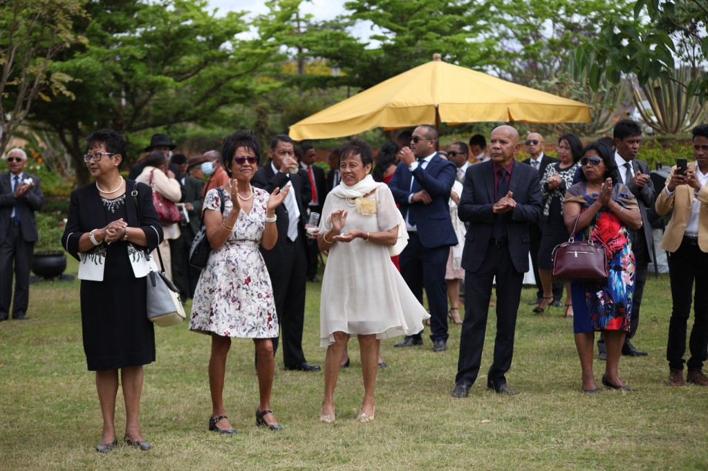 Arrivée-mariés-mariage-Antananarivo-Colonnades-Tojo-Irina (7)