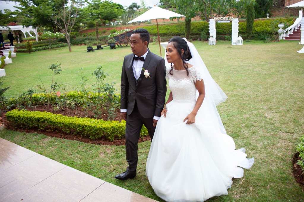 Entrée-salle-espace-colonnades-Mariage-tahiana&kanto-photosary (1)