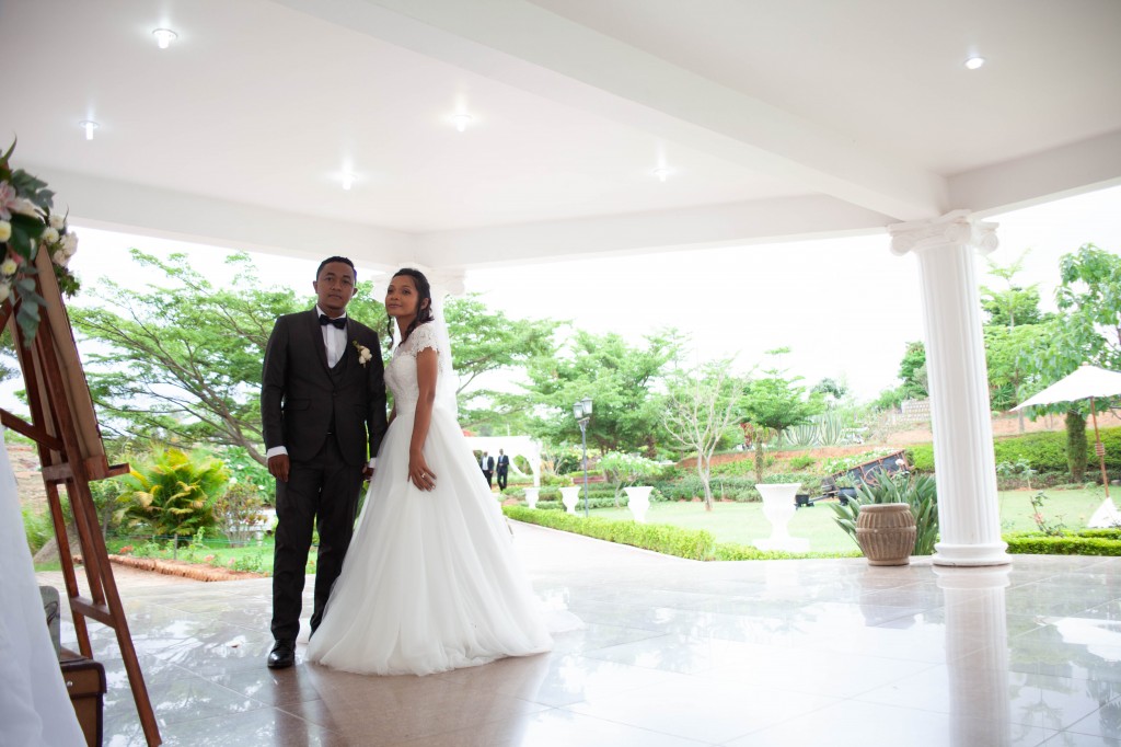 Entrée-salle-espace-colonnades-Mariage-tahiana&kanto-photosary (2)