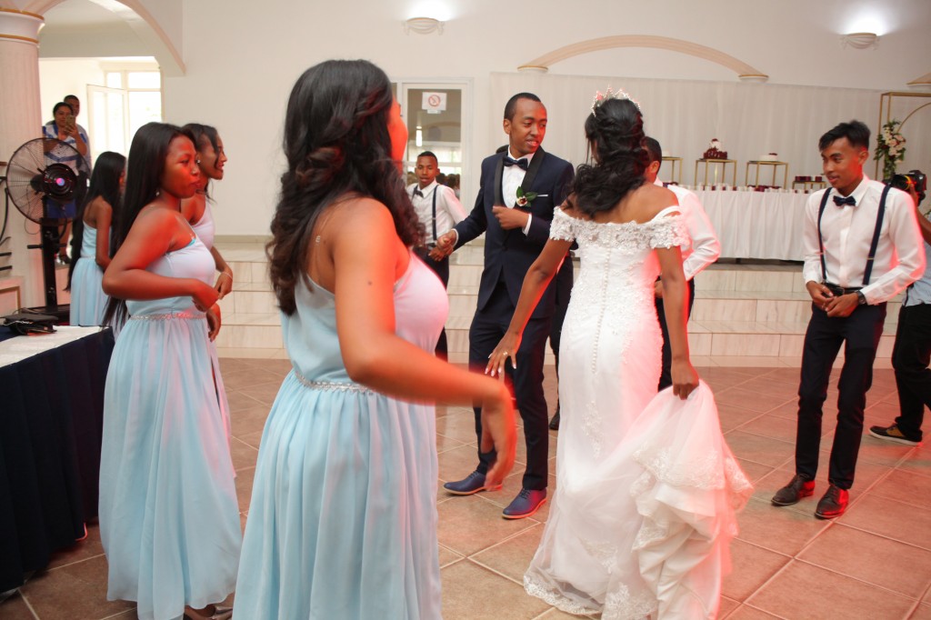 Entrance_room_ambience_wedding_space_Colonnades_Andraina & Andomiora (3)