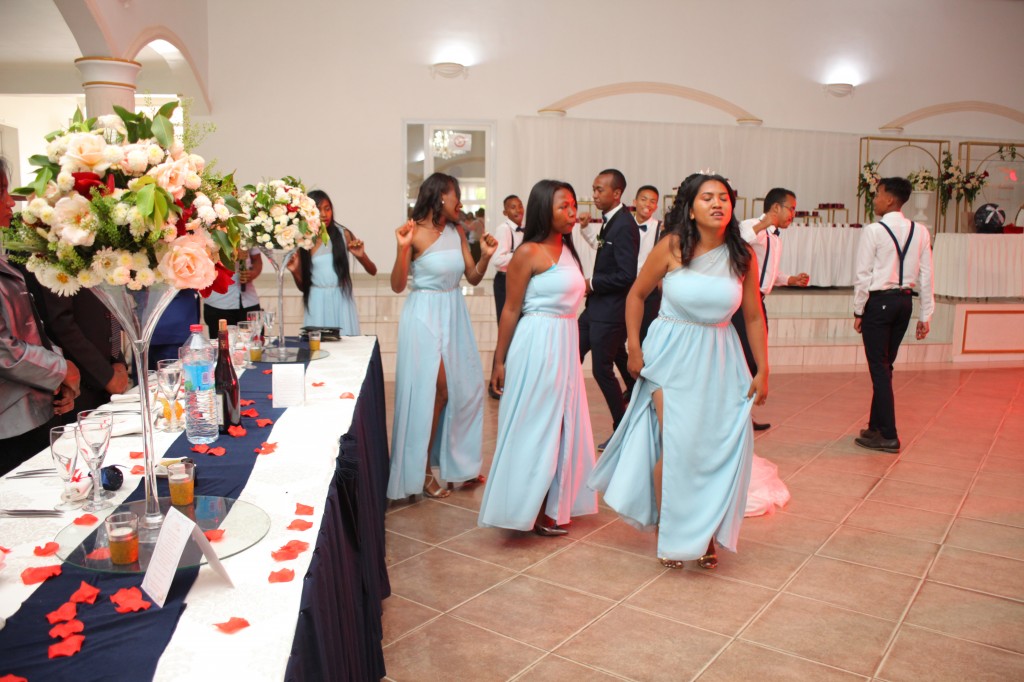 Entrée_salle_ambiance_mariage_espace_Colonnades_Andraina & Andomiora (4)