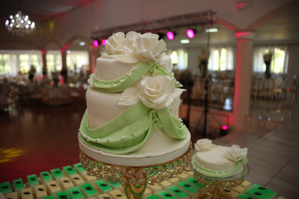 Décoration-gateau-salle-réception-Colonnades-mariage-Joda-Sandrah (1)