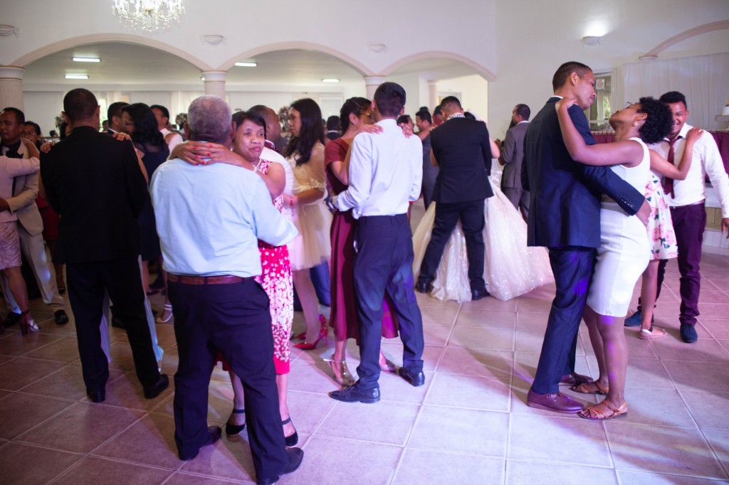 Ambiance-salle-reception-mariage-colonnades- jakina-todisoa (10)